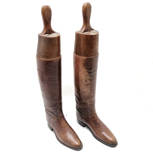 262 - Pair of antique tan leather riding boots with trees - sole 25.5cm & total height 61cm (inc tree)