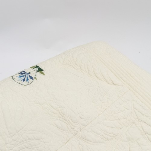 263 - King size cream quilt with stitched floral detail - in good used condition