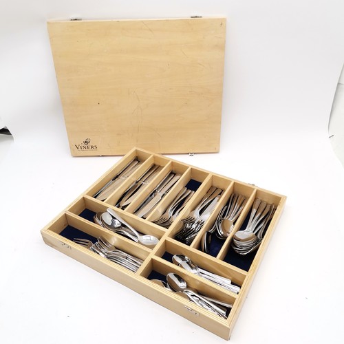 271 - GenWare stainless steel set of cutlery in a Viners box (49cm x 40cm x 7cm)