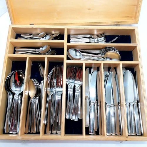 271 - GenWare stainless steel set of cutlery in a Viners box (49cm x 40cm x 7cm)