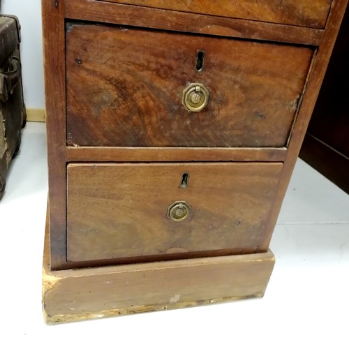 281 - Antique twin pedestal mahogany desk with dark leather top and false drawers to the back - has some l... 