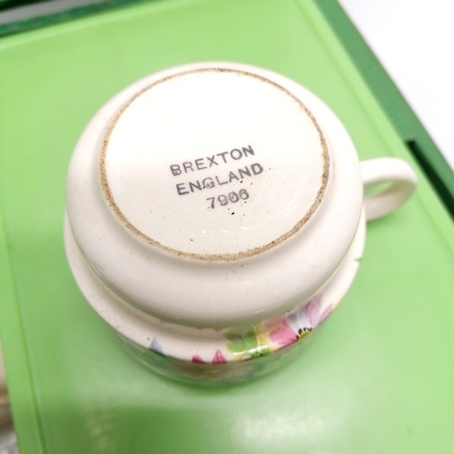 294 - Brexton made in england vintage picnic set in green travel case with original fittings but lacks 1 s... 