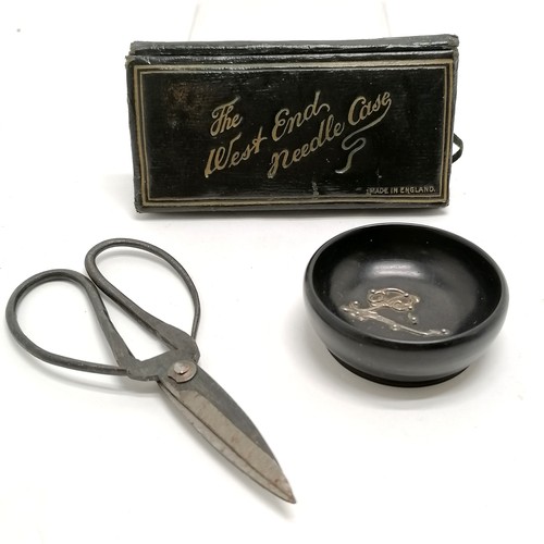 315 - Antique 'The West end needle case' by H Milward & Sons (Redditch) - folded out 21cm x 13cm and conta... 