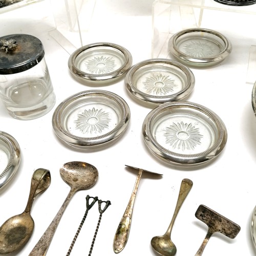 863 - Qty of plated ware inc teapot & milk jug with gadrooned border, muffin dish (20.5cm diameter), coast... 