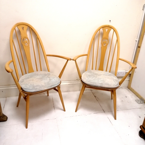 190 - Ercol pair of Swan back Windsor style armchairs - 44cm deep x 45cm wide x 99cm high