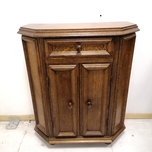 197 - Oak 2 door cabinet with single drawer - 64cm x 28cm x 76cm