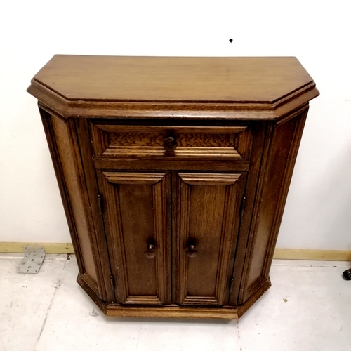 197 - Oak 2 door cabinet with single drawer - 64cm x 28cm x 76cm