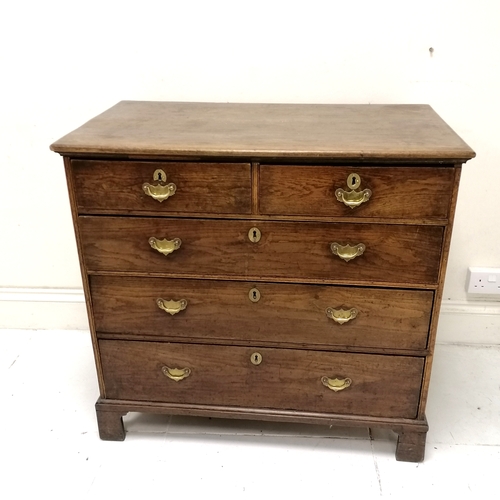 202 - Antique dark oak 2 over 3 chest of drawers on bracket feet with original brass drop handles - 96cm x... 