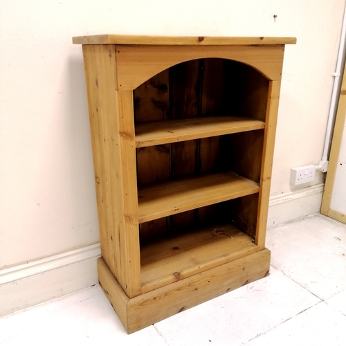 212 - Modern pine shelf unit with arched top detail - 66cm x 31cm x 93cm