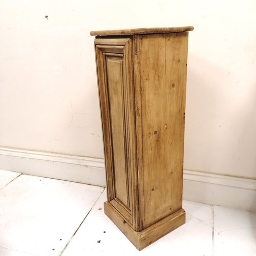 214 - Antique pine square pedestal - 30cm x 28cm x 88cm