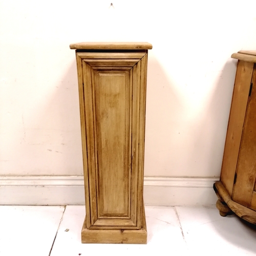 214 - Antique pine square pedestal - 30cm x 28cm x 88cm