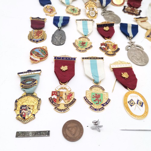 224 - Qty of masonic medallions etc in a Masonic brown leather case - 45cm x 20cm x 7.5cm