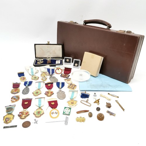 224 - Qty of masonic medallions etc in a Masonic brown leather case - 45cm x 20cm x 7.5cm