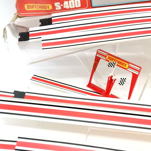 230 - Matchbox streak racing S-400 boxed set - complete but only seems to have 6 x black track connectors ... 