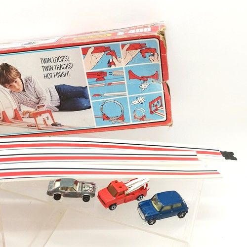 230 - Matchbox streak racing S-400 boxed set - complete but only seems to have 6 x black track connectors ... 