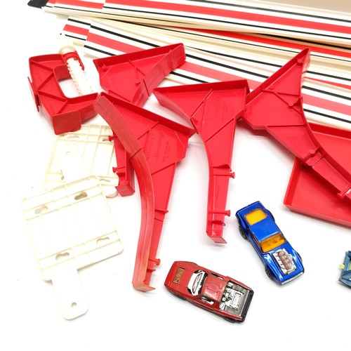 230 - Matchbox streak racing S-400 boxed set - complete but only seems to have 6 x black track connectors ... 