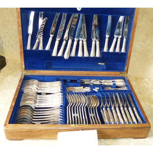 322 - A Mappin and Webb Silver Plated Flatware Service in fitted oak case (complete except for steel missi... 