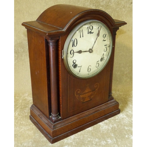 634 - An Edwardian Mahogany 8 Day Striking Mantle Clock having arched top, Corinthian column supports, inl... 