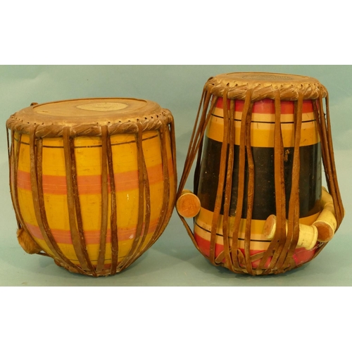 605 - 2 x African Drums, largest 30cm high.