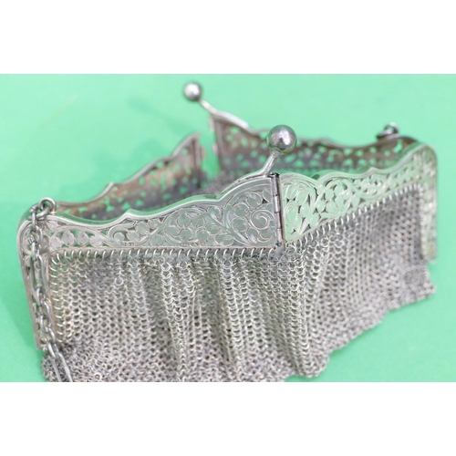 237 - A 925 Silver Ladies Mesh Evening Purse having double hinged top, with pierced floral and leaf decora... 