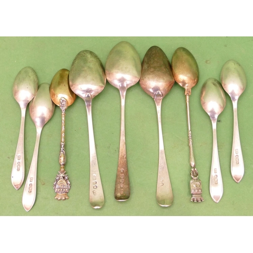 340 - 3 x Georgian Silver Teaspoons, 4 smaller silver coffee spoons and 2 silver gilt souvenir spoons, 3.9... 