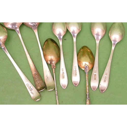 340 - 3 x Georgian Silver Teaspoons, 4 smaller silver coffee spoons and 2 silver gilt souvenir spoons, 3.9... 