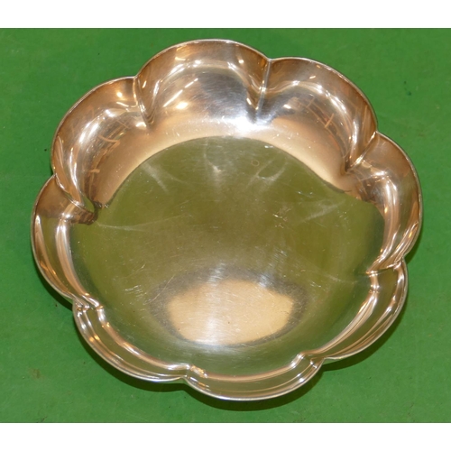 375 - A Small London Silver Round Scallop Shaped Pin Dish, makers mark W&W, 9cm diameter, 2.3oz.