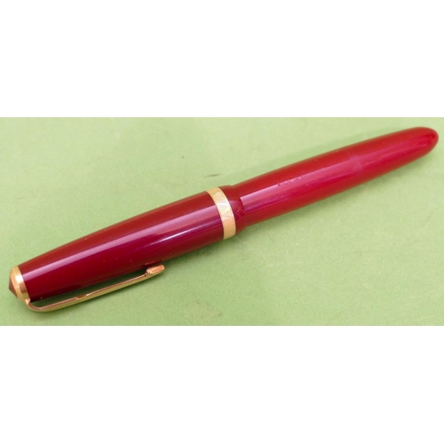 420 - A Parker 51 Duofold Red Fountain Pen having 14ct gold nib, boxed.