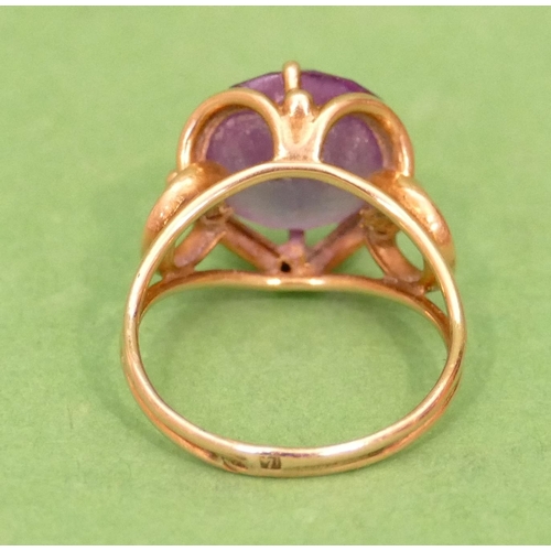 430 - A Continental Gold Ladies Alexandrite Ring having open shoulders, size P/Q.