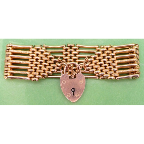 433 - A 9ct Gold Ladies Gate Bracelet having padlock clasp, 33.1g.