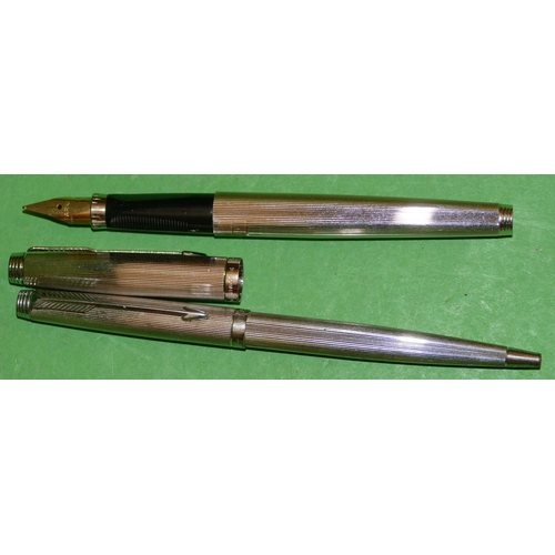 501 - A Parker French Fountain Pen having 14ct gold nib, also a matching ballpoint pen (2).