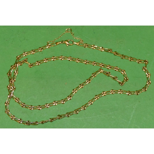 617 - A 9ct Gold Twist Chain, 68.5cm long, 25g.