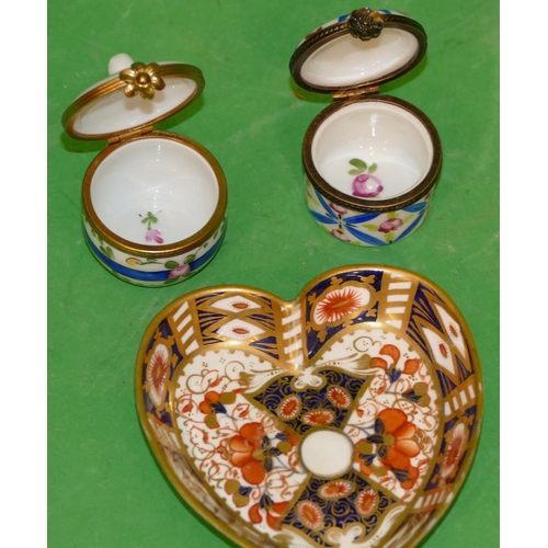 211 - A Davenport Imari Pattern Heart Shaped Pin Dish, also 2 x Limoges small round lidded pill boxes with... 