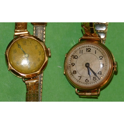 539 - A 9ct Gold Centaur Ladies Circular Wristwatch with Arabic numerals, having expanding strap bracelet,... 