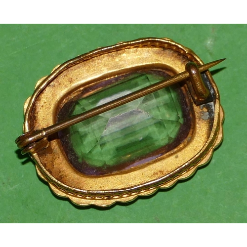 542 - A Rectangular Brooch set with amethyst, surrounded by half pearls, 2.5cm wide.