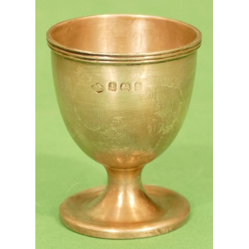 293 - A Birmingham Silver Eggcup in fitted back leather case (no spoon), 1.1oz.