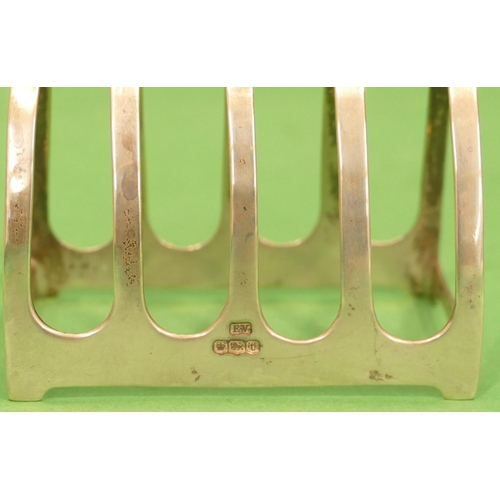 306 - A Sheffield Silver 5 Bar Toast Rack having centre carrying handle, 7.5cm wide, 1.6oz.