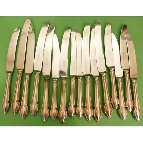 355 - A Set of 8 George V Silver Dinner Knives and 8 matching smaller knives, Sheffield 1920 (16).