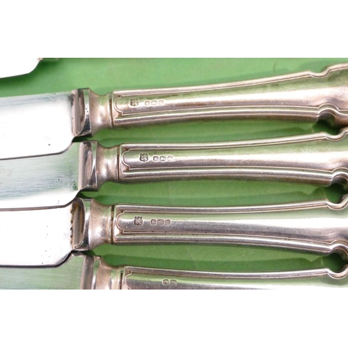 355 - A Set of 8 George V Silver Dinner Knives and 8 matching smaller knives, Sheffield 1920 (16).