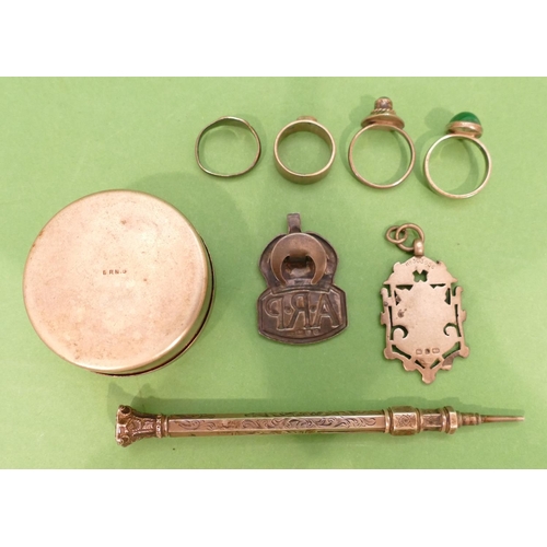 419 - 4 x Silver Rings, a silver propelling pencil, a silver badge, another badge and a plated and enamell... 