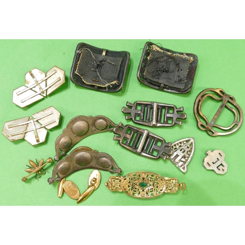 430 - 3 x Pairs of Shoe Buckles and a small quantity of various other jewellery.