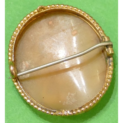 433 - An Oval Gold Cameo depicting 3 graces (cracked), 3.2cm high.