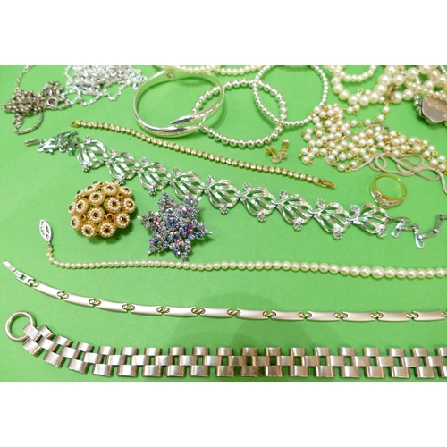 440 - A Silver Coloured Metal Chain, another linked chain, a cultured pearl graduated necklace having silv... 