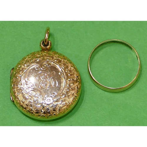 455 - A 9ct Gold Circular Locket having engraved decoration, also a 9ct gold wedding ring, 8.8g gross (2).