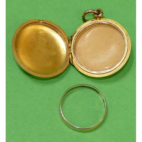 455 - A 9ct Gold Circular Locket having engraved decoration, also a 9ct gold wedding ring, 8.8g gross (2).