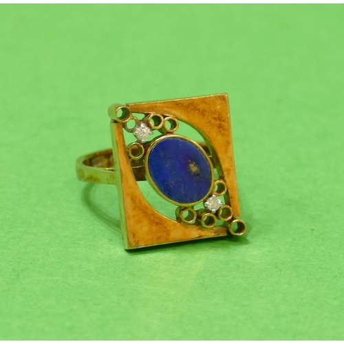 522 - A 14ct Gold Rectangular Pierced Ring set with oval lapis lazuli, flanked by 2 small diamonds, size P... 