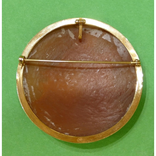 531 - A Gold Mounted Circular Religious Cameo Pendant/Brooch, 5cm diameter.