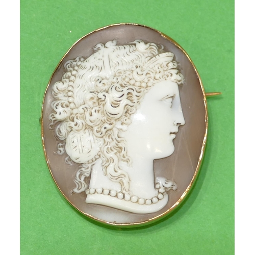 532 - A Gold Mounted Oval Cameo/Brooch depicting figurehead portrait of a young lady, 5cm high.