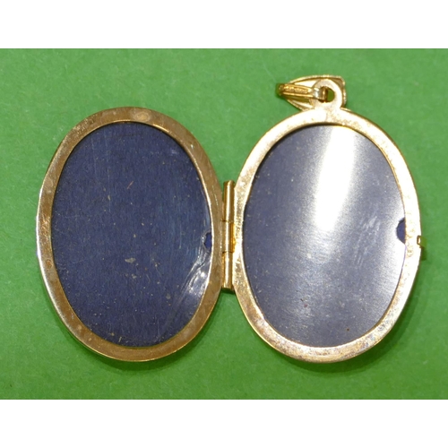 542 - An Oval 9ct Gold Morden Pendant locket having engraved scroll decoration, 3.1g gross.