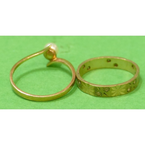 562 - A 9ct Gold Ladies Ring set with single pearl, size P/Q, also a 9ct gold wedding ring, size L/M, 3.3g... 